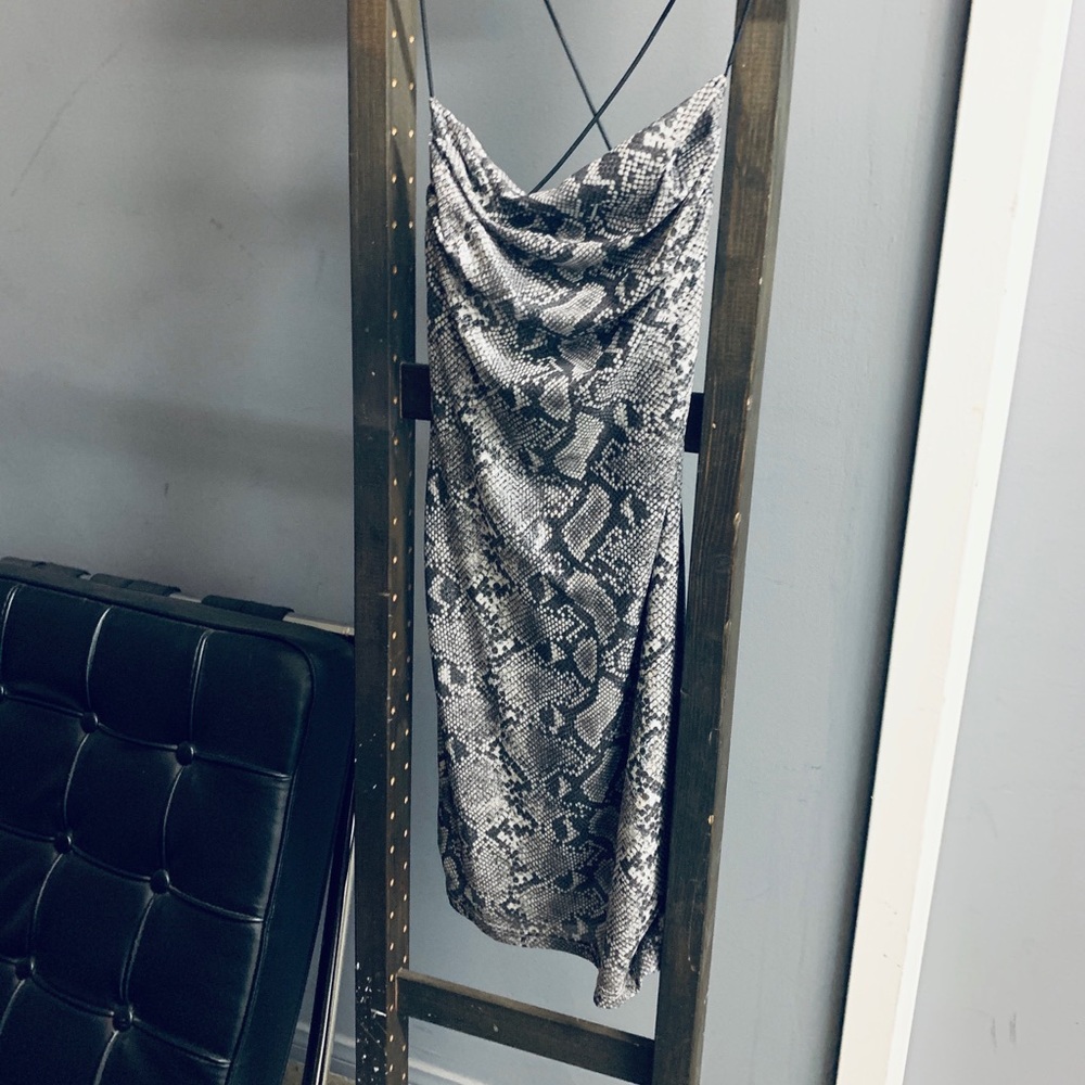 Dress - Picture 7 of 7
